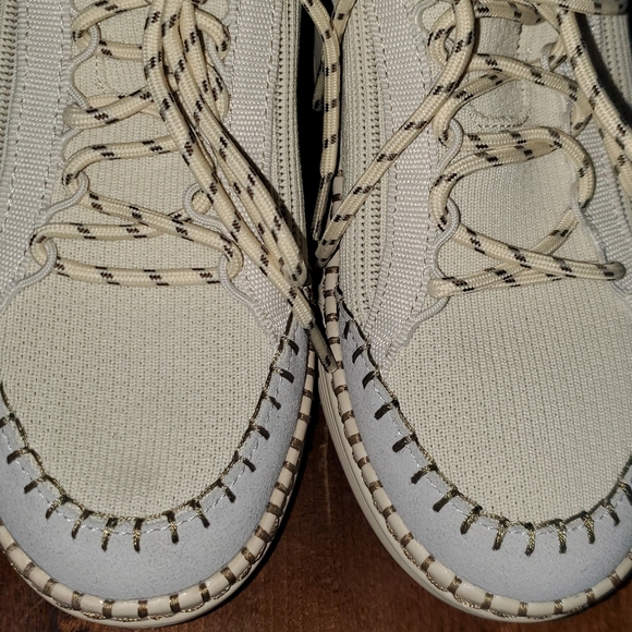 Steve Madden Cream and Tan & Grey Women's Sneakers. Size 6 - Picture 5 of 9